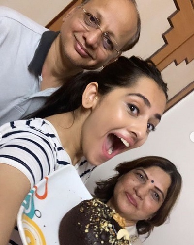 Anagha Bhosale Age, Height, Weight, Boyfriend, Family, Biography & More 9 Anagha Bhosale with her mother Kalpana Bhosale and father Arvind Bhosale