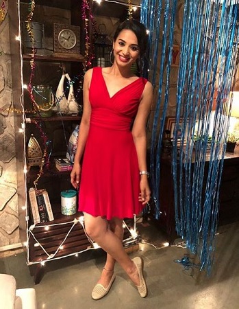 Anjali Barot Wiki, Age, Boyfriend, Height, Family, Biography & More 13 Anjali Barot height weight