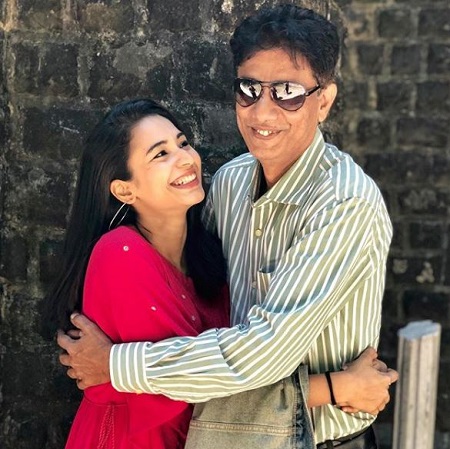 Anjali Barot Wiki, Age, Boyfriend, Height, Family, Biography & More 11 Anjali Barot with her father