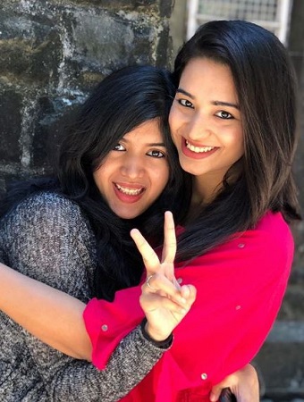 Anjali Barot Wiki, Age, Boyfriend, Height, Family, Biography & More 12 Anjali Barot with her sister Shruti Barot