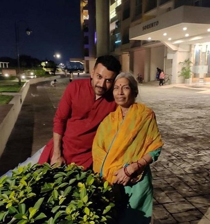 Anjum Sharma Wiki, Age, Height, Weight, Wife, Family, Biography & More 11 Anjum Sharma with his mother