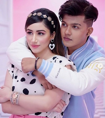 Aroob Khan Wiki, Height, Age, Boyfriend, Family, Biography & More 2 Aroob Khan with Riyaz Aly