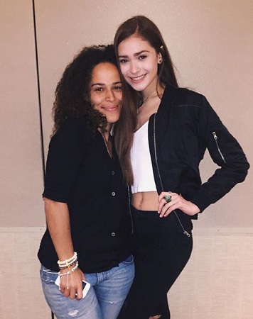 Bianca Finch: Biography, Age, Height, Weight, Boyfriend, Family & Facts 18 Bianca Finch and her modeling agent