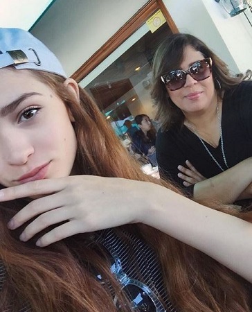 Bianca Finch: Biography, Age, Height, Weight, Boyfriend, Family & Facts 9 Bianca Finch with her mother Maria Heald Finch