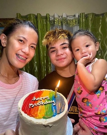 Bugoy Cariño with his partner Ennajie Laure and daughter Scarlet Cariño