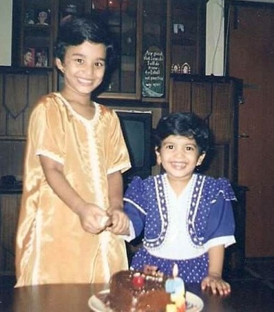 Anjali Barot Wiki, Age, Boyfriend, Height, Family, Biography & More 9 Childhood picture of Anjali Barot with her sister Shruti Barot