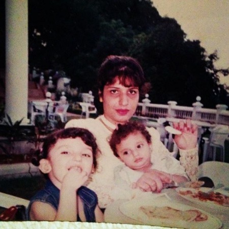 Shernavaz Jijina Wiki, Age, Boyfriend, Height, Family, Biography & More 10 Childhood picture of Shernavaz Jijina with her mom and sibling