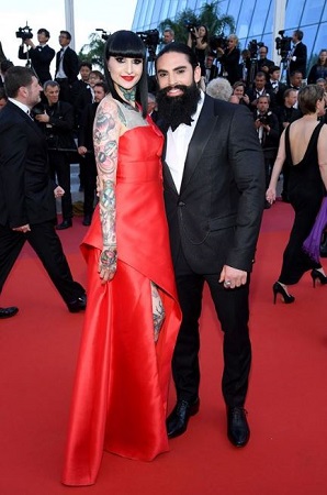 David Michigan Wiki, Age, Wife, Height, Family, Biography & Trivia 10 David Michigan with his fiance Eloïse Von Velvet