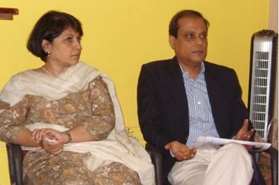 Debashis Basu (Sucheta Dalal's Husband) Wiki, Age, Kids, Biography & Facts 6 Debashis Basu with his wife Sucheta Dalal