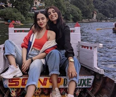 Dolly Singh Age, Height, Weight, Husband, Family, Biography & Facts 19 Dolly Singh & Komal Pandey are fashion bloggers