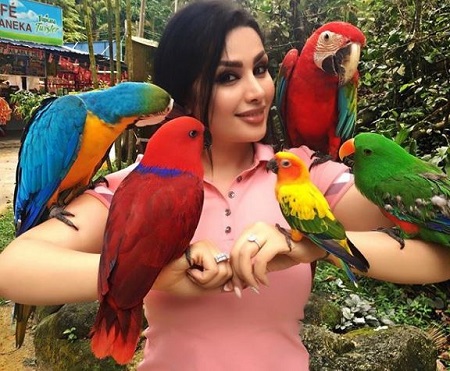 Donya Jahanbakht Wiki, Age, Husband, Height, Family, Biography & More 14 Donya Jahanbakht loves birds
