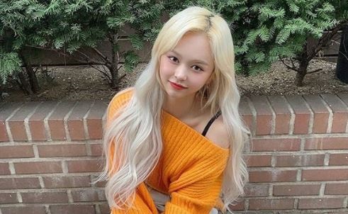 EU (Everglow) Age, Height, Weight, Boyfriend, Biography & Facts 11 EU leadsinger of Everglow
