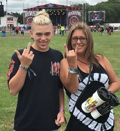 Ethan Peters Wiki, Age, Gay Boyfriend, Height, Weight, Biography & More 11 Ethan Peters with his mother