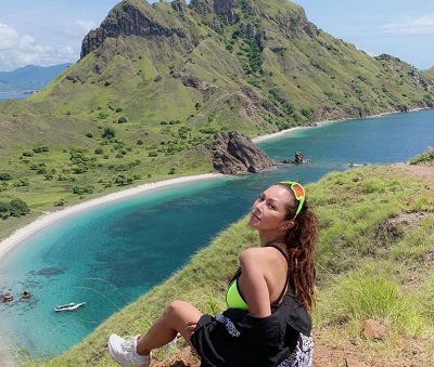 Ezurin Khyra Wiki, Age, Husband, Height, Family, Biography & More 16 Ezurin Khyra went on a trip to Padar Island