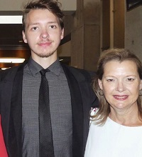 Jack Denmo: Age, Height, Weight, Net worth, Girlfriend, Biography & Facts 8 Jack Denmo photographed with his mom