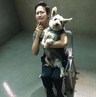 Joe Seo Wiki, Age, Height, Weight, Girlfriend, Biography & Facts 5 Joe Seo with his pet dog