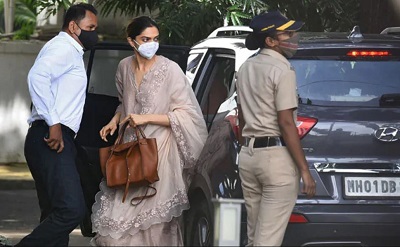 Karishma Prakash Wiki (Deepika Padukone’s Manager) Age, Biography & Facts 5 Karishma Prakash and Deepika Padukone at NCB Office