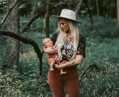 Katie Smith Wiki, Age (Morgan Wallen's Wife) Kids, Biography & Facts 15 Katie Smith shared pictures of Photoshoot with her baby