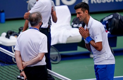 Laura Clark Wiki (Line Judge) Age, Husband, Biography, Family & More 3 Laura Clark, Novak Djokovic apologizing to officials