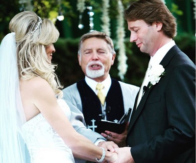 Lauri Peterson Wiki, Age, Husband, Net worth, Family, Biography & Facts 12 Lauri Peterson snapped during Wedding ceremony