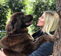 Lauri Peterson Wiki, Age, Husband, Net worth, Family, Biography & Facts 9 Lauri Peterson with her pet
