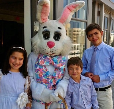 Lola Consuelos and her brothers Michael Consuelos & Joaquin Consuelos enjoying Easter Festival