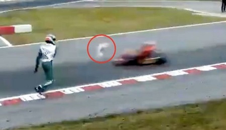 Luca Corberi throws bumper Paolo Ippolito's kart