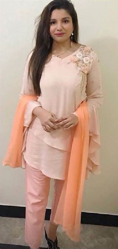 Moomal Asif Wiki, Age, Husband, Diet Plan, Family, Biography & Facts 13 Moomal Asif Height & Weight