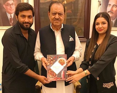 Moomal Asif Wiki, Age, Husband, Diet Plan, Family, Biography & Facts 19 Moomal Asif is honoured by President of Pakistan Mamnoon Hussain