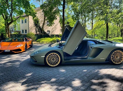 Navid Alpha wiki, Age, Net worth, Wife, Family, Biography & Facts 7 Navid Alpha showing his Lamborghini on Instagram