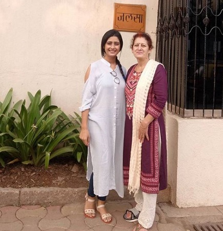 Preetika Chauhan (Actress) Wiki, Age, Husband, Family, Biography & More 15 Preetika Chauhan with her mother Kamla Chauhan