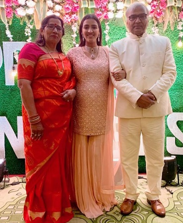 Priyanka Chaudhary Raina Wiki (Suresh Raina’s Wife) Age, Children, Family, Biography & Facts 13 Priyanka Chaudhary Raina with her parents