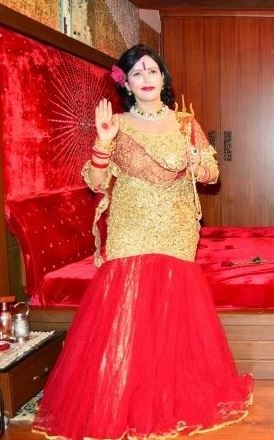 Radhe Maa Age, Husband, Net worth, Height, Family, Biography & Facts 8 Radhe Maa height weight