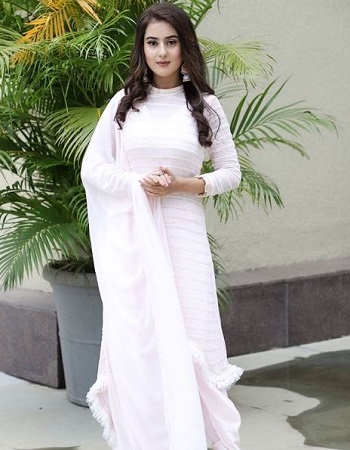Riya Sharma Wiki (Pinjara: Khubsurti Ka) Age, Height, Weight, Boyfriend, Biography & More 12 Riya Sharma height weight