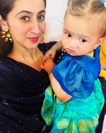 Ruchikaa Kapoor Wiki, Age, Boyfriend, Height, Family, Biography & More 16 Ruchikaa Kapoor with her niece