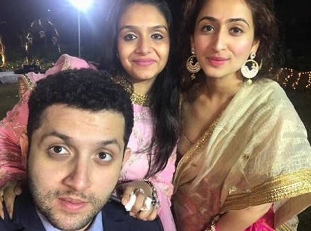 Ruchikaa Kapoor Wiki, Age, Boyfriend, Height, Family, Biography & More 9 Ruchikaa Kapoor with her sister Radhika Kapoor and brother Raunak Kapoor