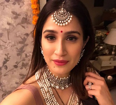 Sagarika Ghatge Height, Weight, Age, Husband, Caste, Biography & Facts 11 Sagarika Ghatge loves to dress up in traditional way