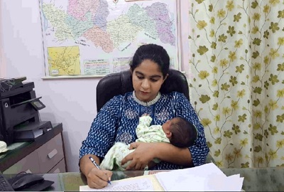 Saumya Pandey (IAS) Wiki, Age, Husband, Caste, Salary, Biography & Facts 2 Saumya Pandey brought her daughter to office after 14 days of birth