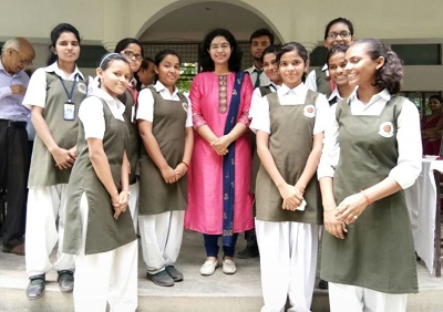 Saumya Pandey (IAS) Wiki, Age, Husband, Caste, Salary, Biography & Facts 7 Saumya Pandey visited to Shiv Ganga Vidya Mandir school