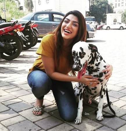 Shernavaz Jijina Wiki, Age, Boyfriend, Height, Family, Biography & More 17 Shernavaz Jijina is a dog lover