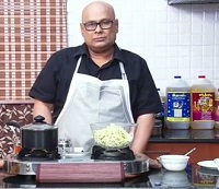 Suresh Chakravarthy Wiki, Age, Wife, Family, Biography & Facts 8 Suresh Chakravarthy loves cooking