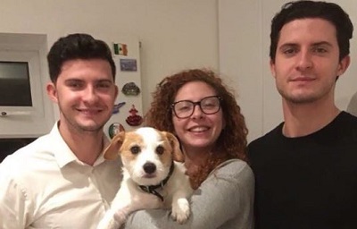 Yasmin Molloy Wiki (Rahul Kohli's Wife) Age, Biography, Family & Facts 14 Yasmin Molloy and her twin siblings Declan and Larry in a feam with their pet dog.