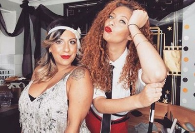 Yasmin Molloy Wiki (Rahul Kohli's Wife) Age, Biography, Family & Facts 17 Yasmin Molloy & best friend Maria Koumbas in a frame
