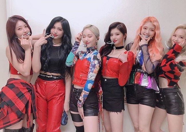 Yiren (Everglow) Height, Weight, Age, Boyfriend, Family, Biography & Facts 11 Yiren photographed with Mia, Onda, Aisha, E.U., and Sihyeon