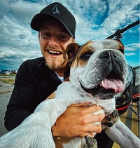 Alexander Ludwig Height, Weight, Age, Girlfriend, Family, Biography & More 8 Alexander Ludwig with his pet