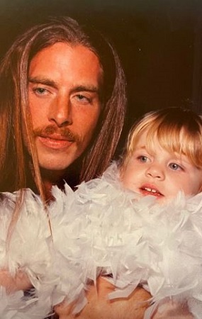 John Gilbert Getty Wiki, Age, Wife, Death, Family, Biography & More 13 An old photo of John Gilbert Getty with his daughter Ivy Getty