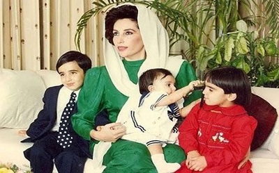 Aseefa Bhutto Zardari: Wiki, Age, Husband, Family, Biography & More 15 Aseefa Bhutto Zardari childhood picture with her mother and siblings