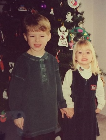 Sarah Dugdale: Wiki, Age, Boyfriend, Height, Family, Biography & More 13 Childhood photo of Sarah Dugdale with her brother Zach Dugdale