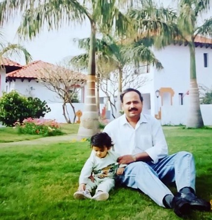 Tina Dabi (IAS) Wiki, Age, Husband, Caste, Salary, Family, Biography & Facts 12 Childhood photo of Tina Dabi with her father Jaswant Dabi