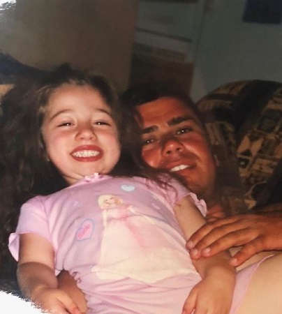 Indi Hartwell Height, Weight, Age, Boyfriend, Family, Biography & More 8 Childhood picture of Indi Hartwell with her dad